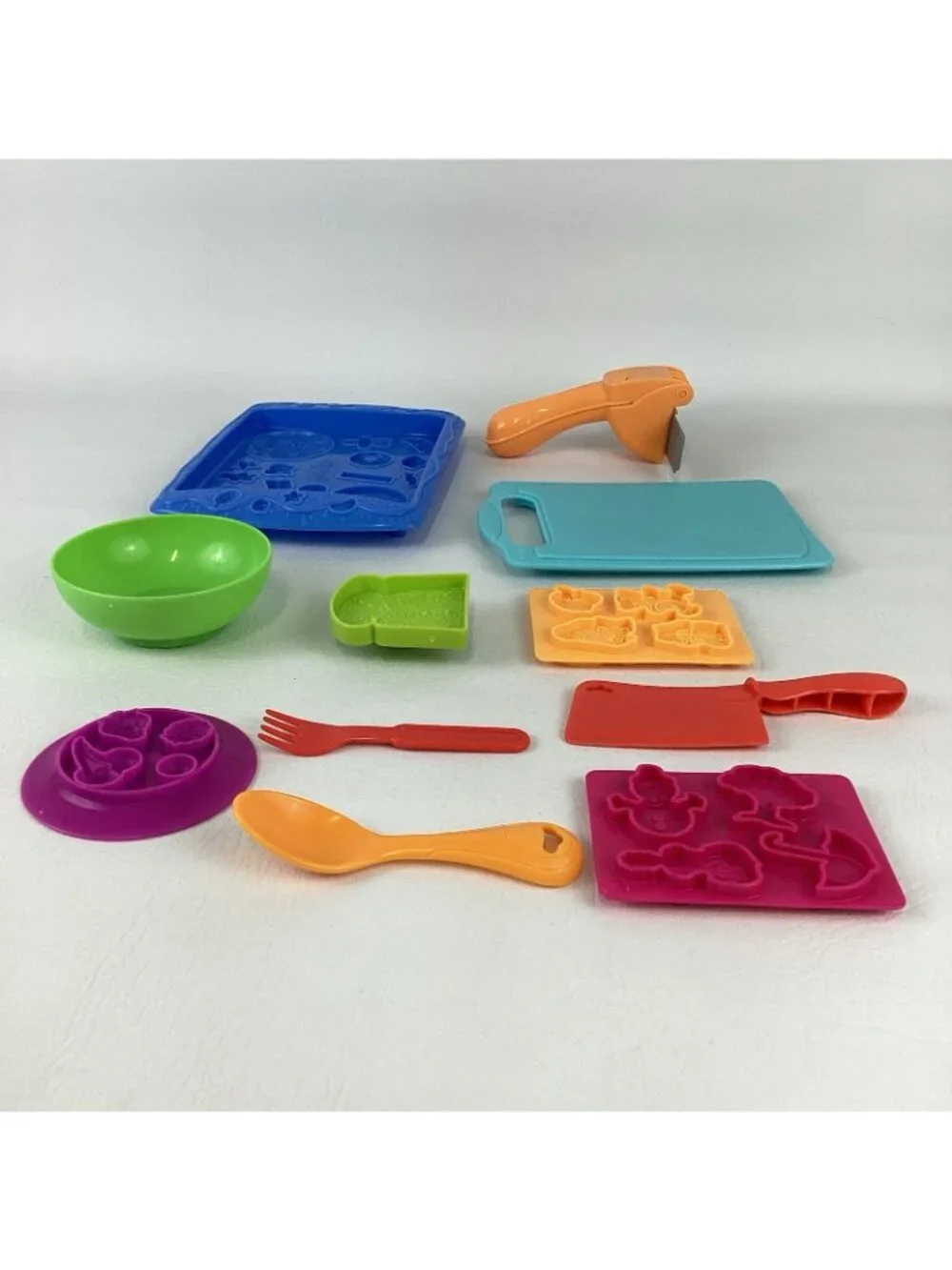 Play Doh Kitchen Creations Bundle Lot Modeling Clay Food Molds Tools Utensils